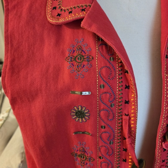 GRAFF Embroidered Red Women's Vest - Picture 3 of 5